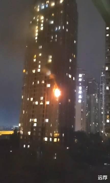 西安@男子纵火与前妻同归于尽！成都高层住宅深夜大火更多细节！