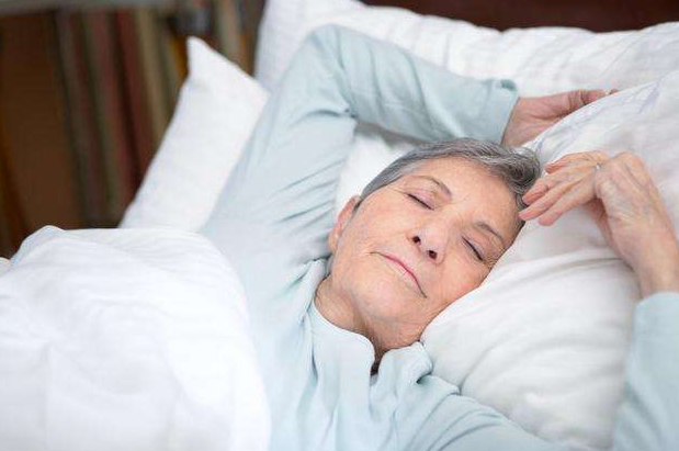 [长寿]为什么55岁是“寿命坎”，跨不过就难以长寿？专家不小心说出实话