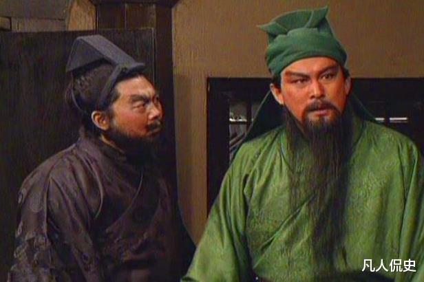 『关羽』拜黄忠为后将军,孔明关羽为何皆反对?他们想把这个位置留给谁?