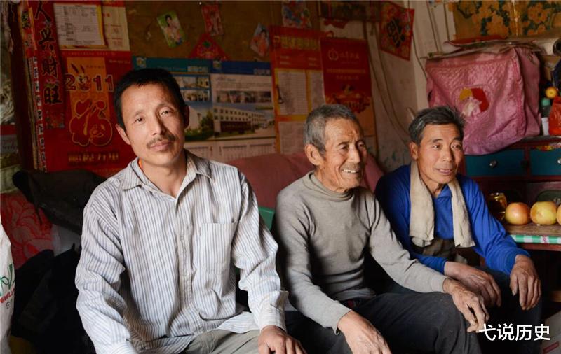 弋说历史|93岁老汉一家住绝壁山顶，半世纪开垦30亩荒地，收集雨水吃一年