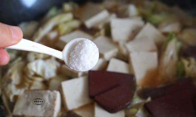 带鱼|入冬后，豆腐和猪血一起炖，给肠胃来个大扫除，吃得浑身都暖和