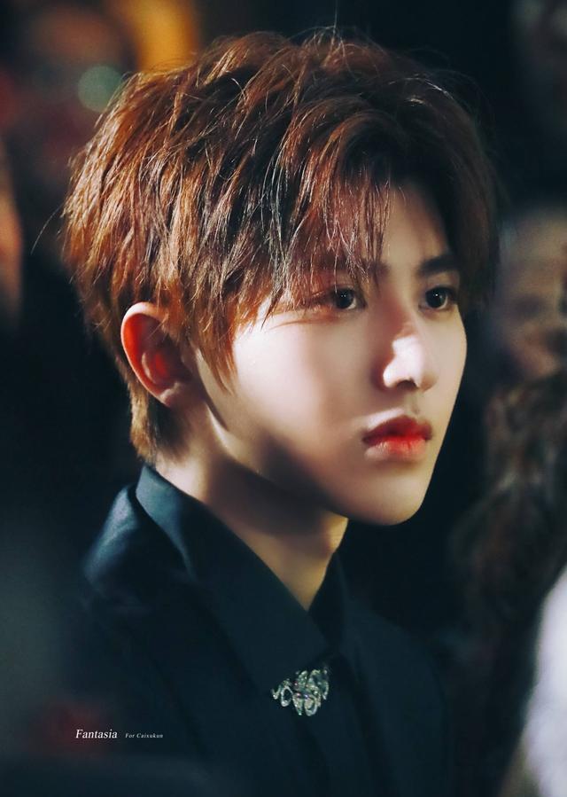 「快乐大本营」蔡徐坤将参加最新一季《跑男》?同时加入的还有郭麒麟和沙溢