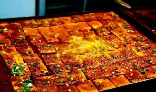 [花甲]夜市摊“最坑人”的4种小吃，利润高到“惊人”，网友：都爱吃