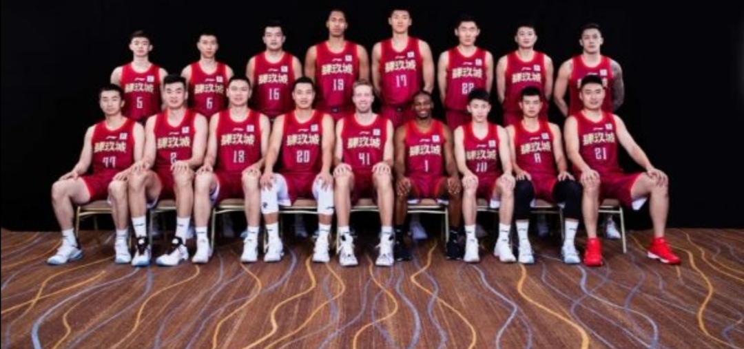 广厦|闲谈CBA——北首钢京换回球衣，1.8秒绝杀广厦，终止四连败