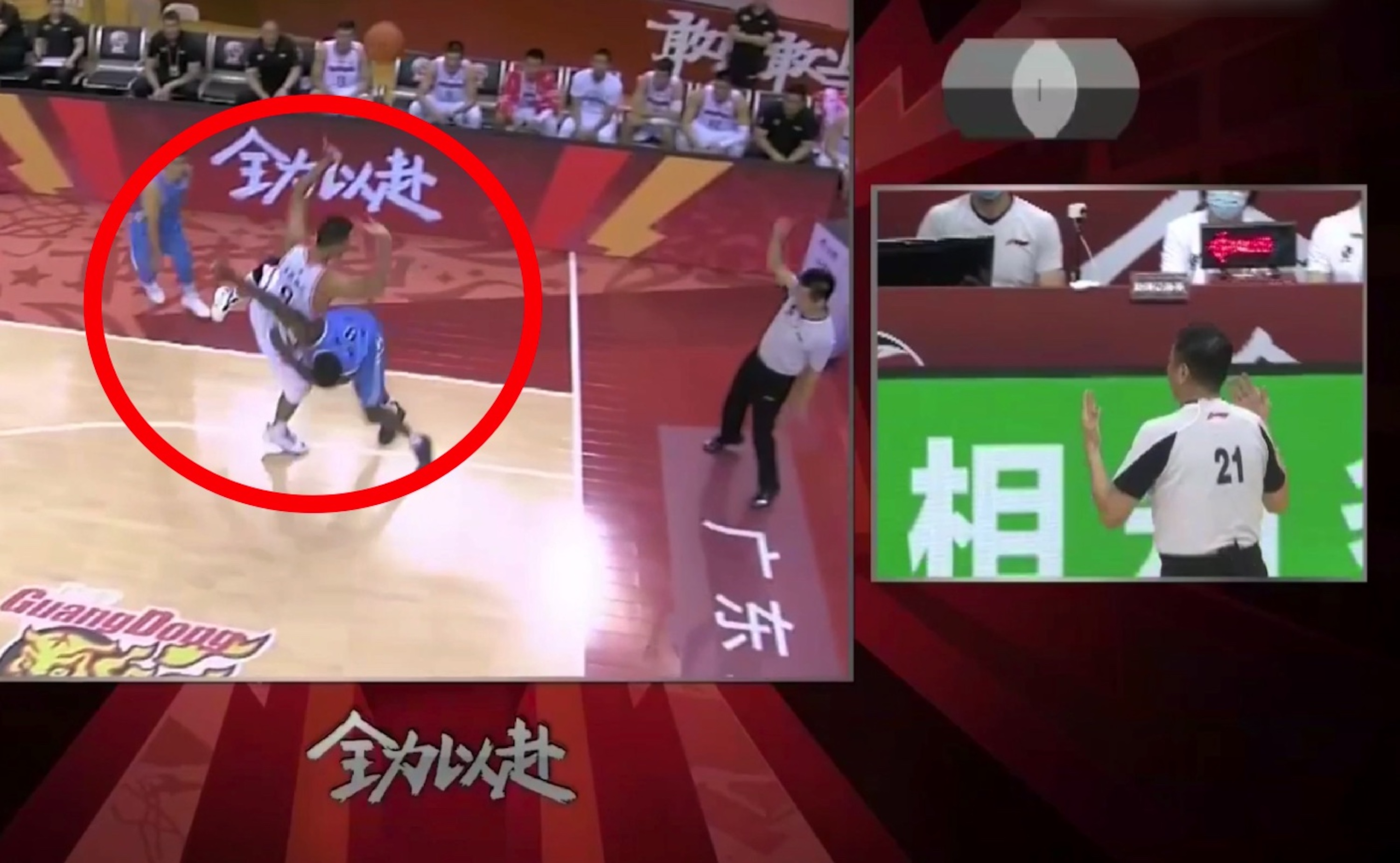 易建联|读秒犯规不看回放，易建联投篮赶紧看有没踩线，裁判太走心！