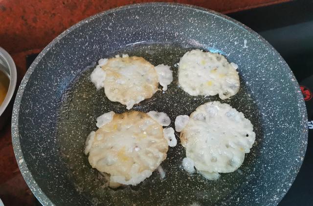 米粉|冬天,此菜正当季,常做给家人吃,锌含量比猪肝多,煎饼吃特香!