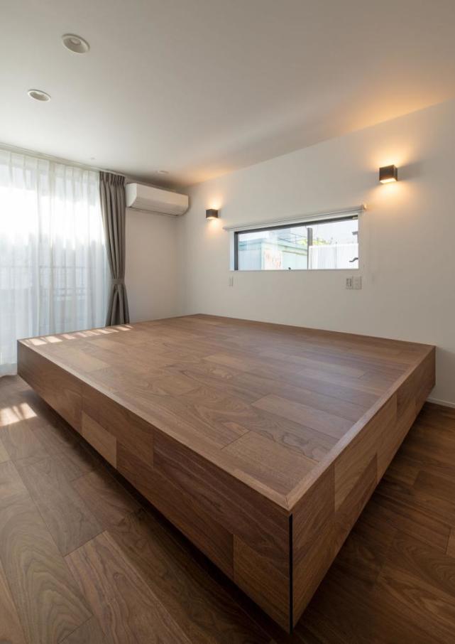 |老公亲自设计装修，非要在客厅挖个坑，说可以省买沙发和电视柜