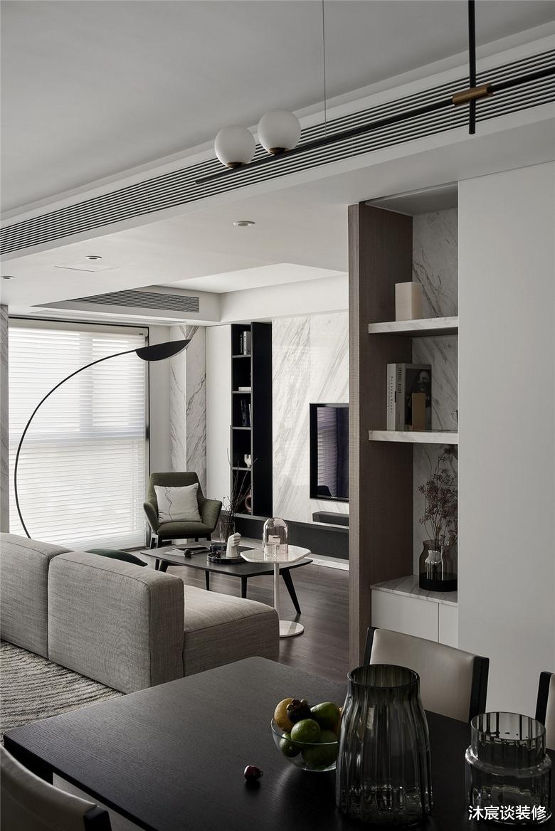 |走进她家，才知现代黑白灰如此经典，室内简约温馨，到处纤纤不染
