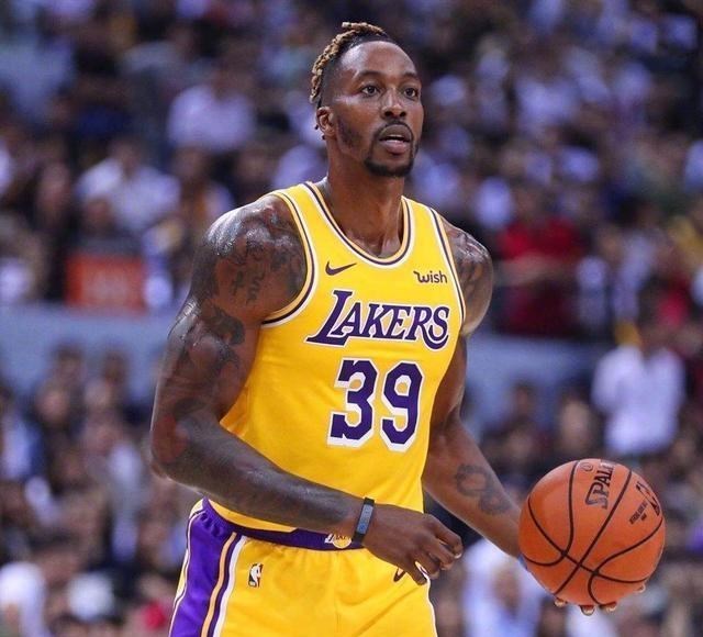 『德怀特·霍华德』湖人为何不给霍华德单打球权？詹姆斯一语道破，霍师傅真难