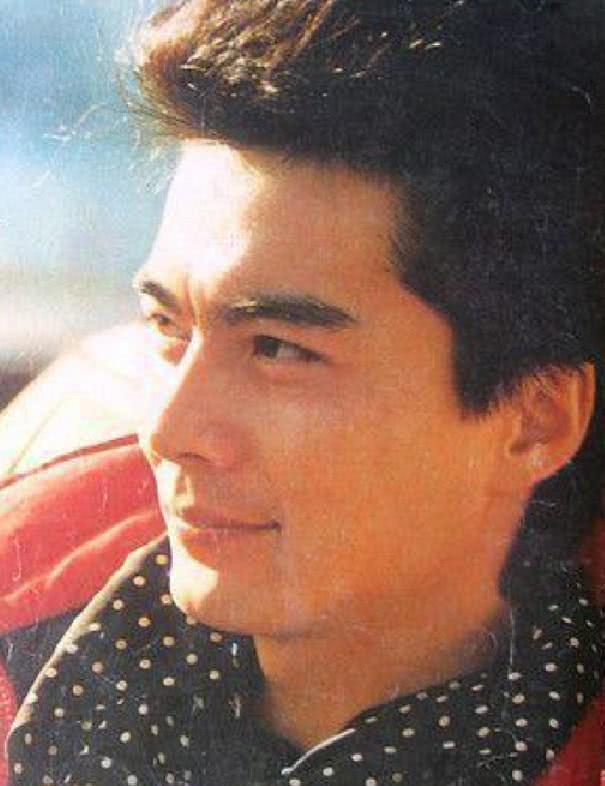 【何晴】何晴：和刘威相恋5年，嫁给3婚许亚军，51岁得脑瘤丈夫不离不弃