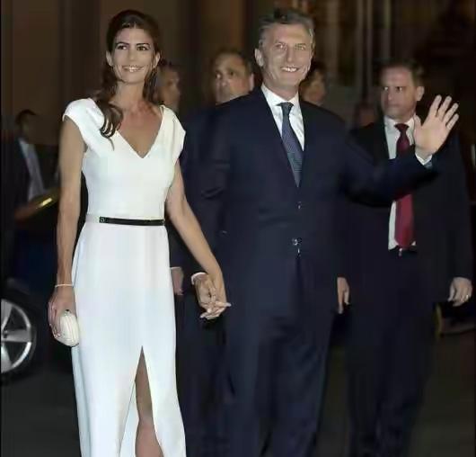 阿根廷|阿根廷第一夫人不简单，三婚带娃嫁总统，特朗普垂涎美貌上前索吻