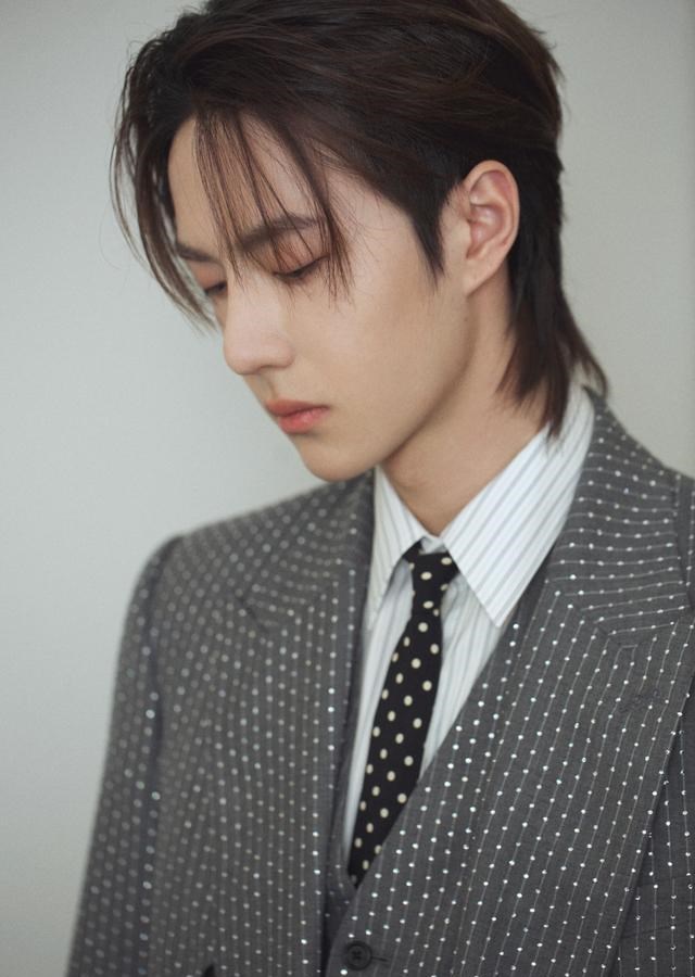 王一博■王一博再创纪录！全新单曲销售额4500万，人气值破2亿