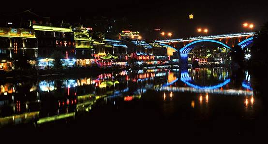 凤凰古城|中国最惨的景区！双节同至游客却寥寥无几，究竟是因为什么？