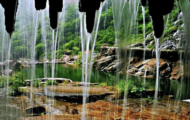 周边游|一处从天而降的瀑布,还有猕猴到处乱窜,让你明白河南到底有多美