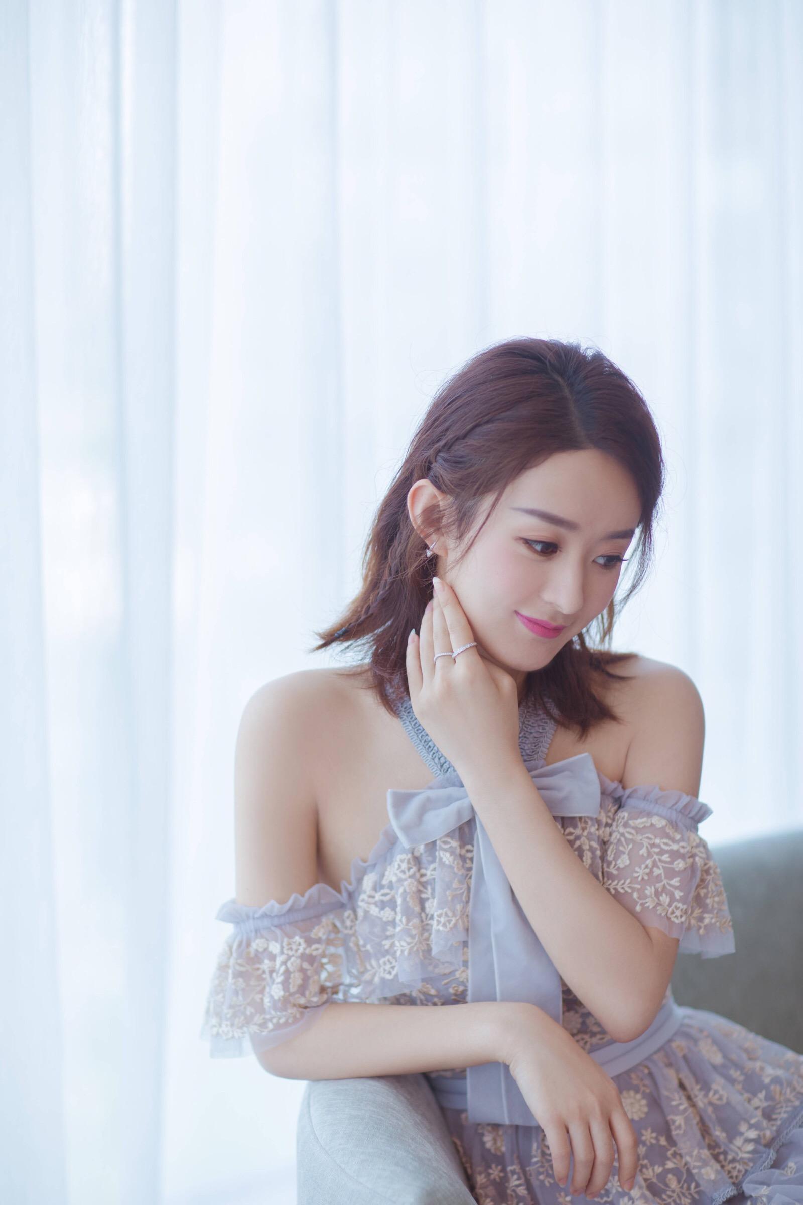 「赵丽颖」有种签名叫赵丽颖的签名，放大十倍后，网友：不愧农村出来的