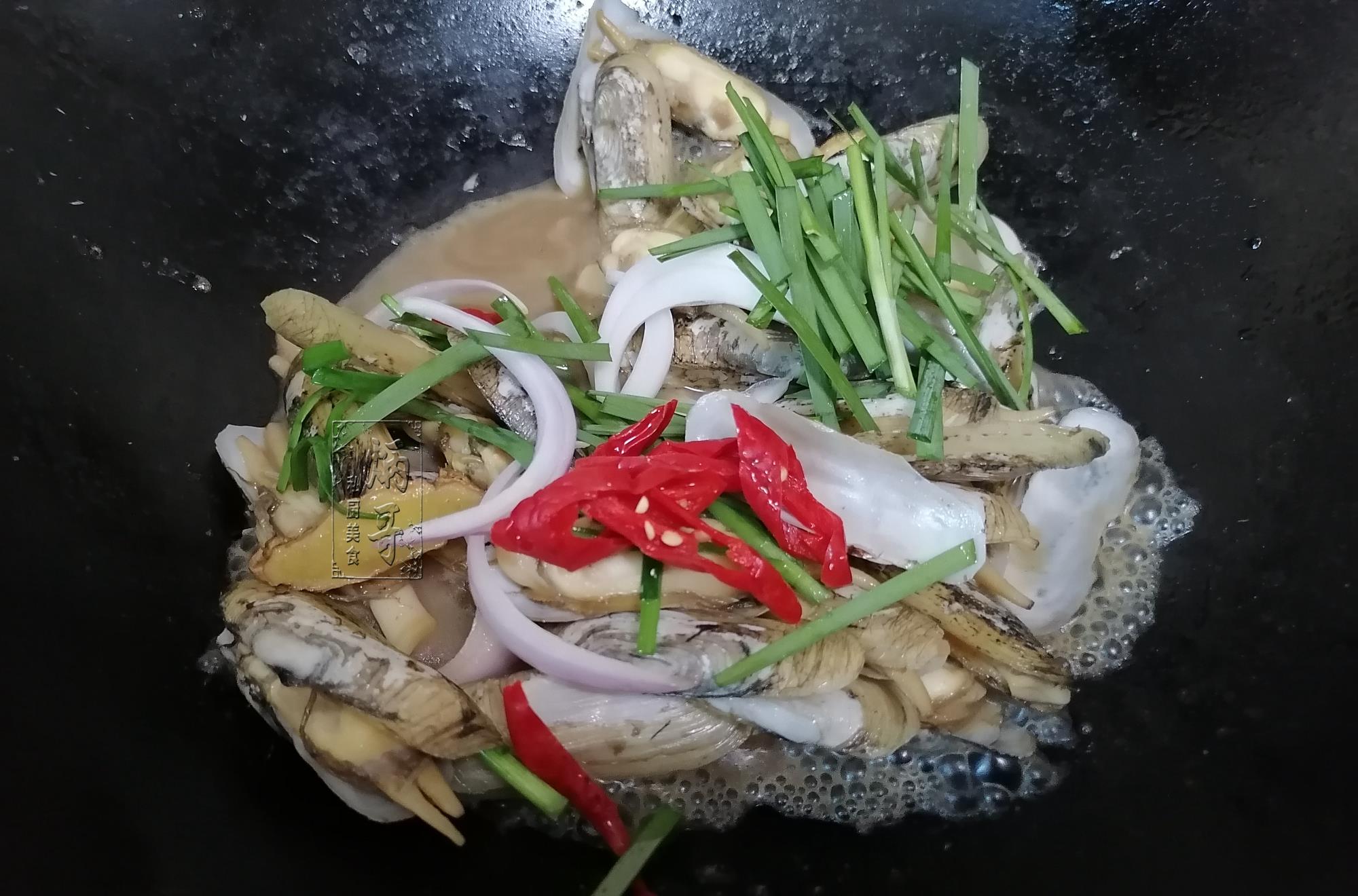 酱油|洗海蛏，加盐加油吐泥都没用！老渔民：用它泡一泡，泥沙全吐出！