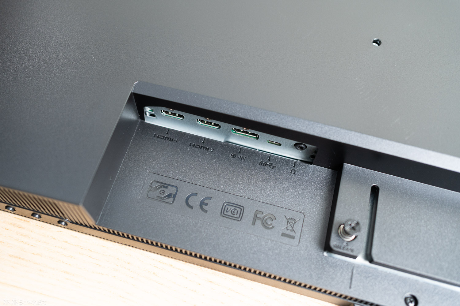 hdr|32寸+4K+HDR10，大屏搭配迷你主机搭建极简桌面