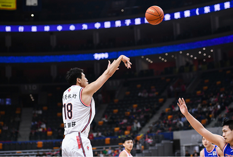 旧伤▲广东宏远队有了坏消息,锋线小将旧伤复发,杜锋会让他上场吗?