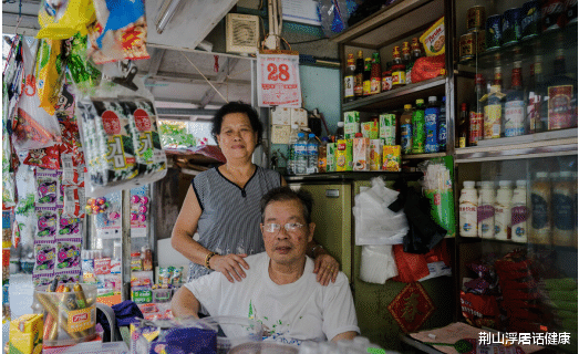 脑梗|57岁男子突然晕倒,脑梗离世,医生:一把年纪,这事早该控制了!