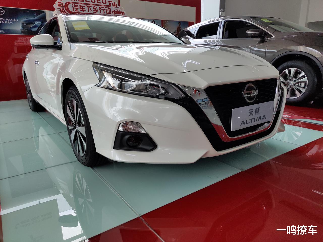 日产天籁|2020款日产天籁到店实拍，轴距2825mm，配BOSE音响+感应式雨刷