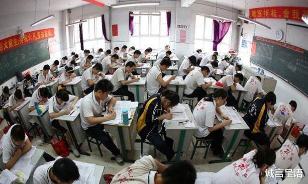 「法学」14年前，那位在高考试卷上写8000字不满感言的“英雄”，现状如何