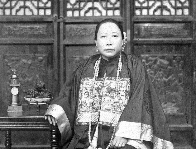 女孩|哥哥太穷妹妹太丑，两人干脆成亲，生下一子最后流传千古