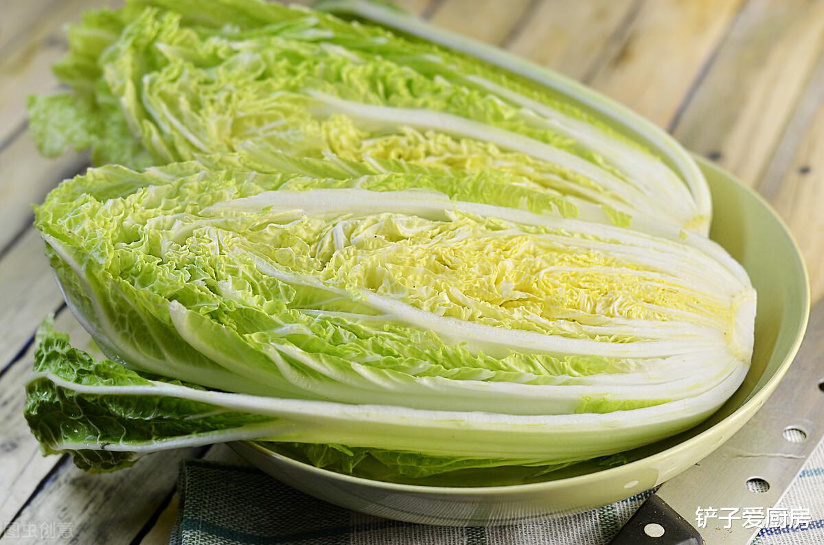 青菜|炒绿叶青菜时，到底要不要焯水？教你烹饪方法，青菜翠绿好吃