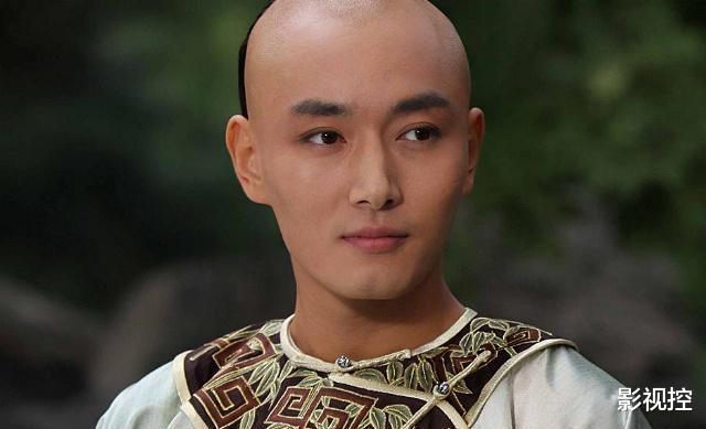 甄嬛传|《甄嬛传》片头曲中“拱手让江山，低眉恋红颜”指剧中哪个人物？