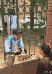 聚会|“老婆参加了同学聚会，喝成这样回来...”我是不是被绿了啊？哈哈哈哈哈