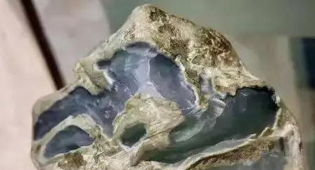 翡翠▲只有拳头大小的翡翠原石，擦一次涨一次，成品更是不得了