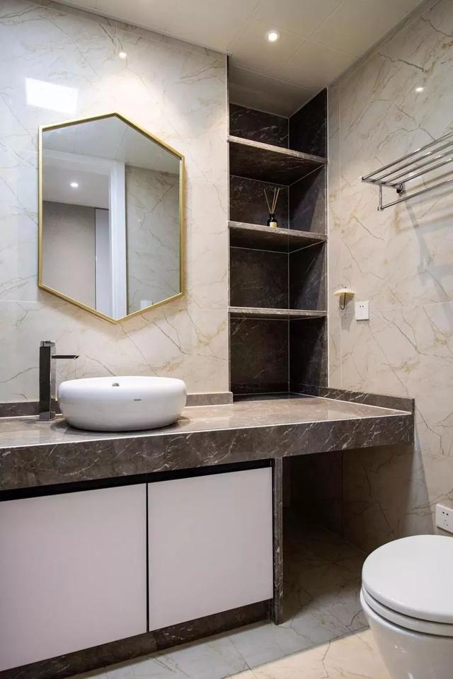 「」130㎡新中式三房典雅大气收纳好,尤其是大理石电视墙壁龛收纳