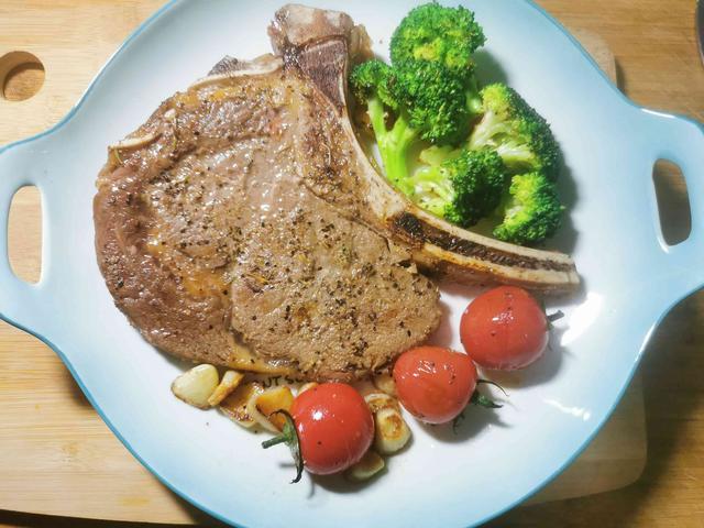 牛排▲市面上两种肉是合成肉,对身体不好千万别吃,快来瞧瞧你吃过吗?