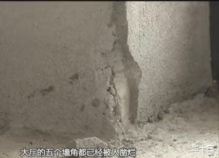 |男子百万买新房，物业给错钥匙被别人装修了，物业：赔你一台洗衣机