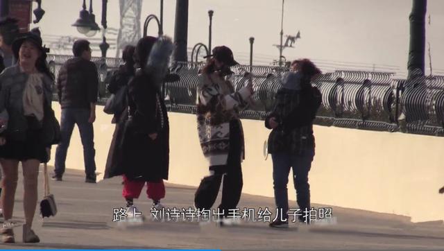 吴奇隆|吴奇隆一家三口被偶遇，刘诗诗穿扮低调，爸爸抱1岁半步步显吃力