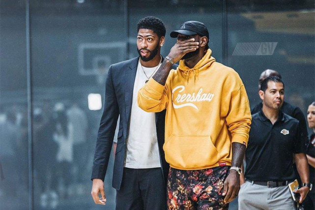 『安东尼·戴维斯』疯狂！NBA签约窗口关闭后，浓眉向全联盟摊牌，并承认一个事实