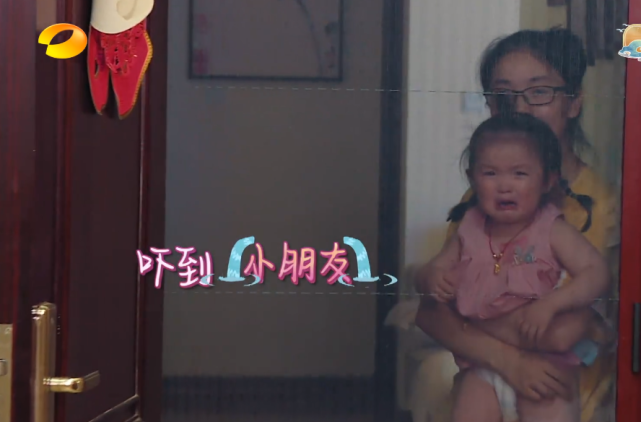赵丽颖|揽客吓哭小孩，黄晓明鞠躬、刘宇宁致歉，看赵丽颖在干啥？暴露素质