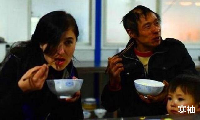 寒袖|45岁农民工被24岁外国女工友追求，米哈娜直言：中国男人很优秀！