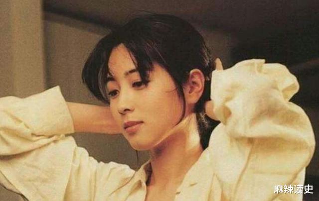 坂井泉水|90年代日本歌手第一人，只办过一场演唱会，歌曲却被写进教科书