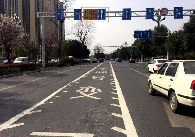 老司机|开车遇到“锯齿车道”，新手司机勇往直前，老司机：驾照还有分吗