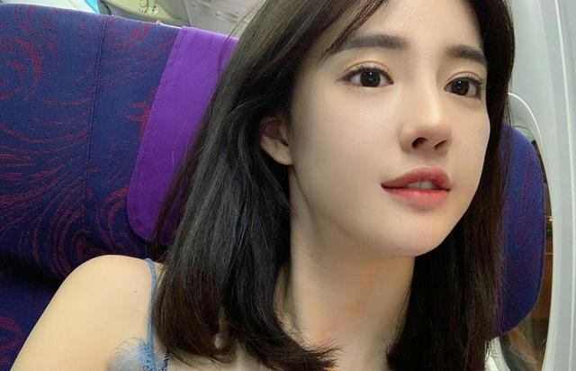 梁家辉@潘南奎直播晒素颜，双眼却不受控制的眨动，整容过度后遗症？