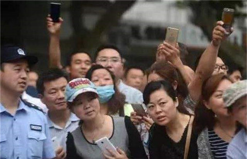 【】17年前那个偷走高考试卷，让无数考生泪洒考场的杨博，后来怎样？