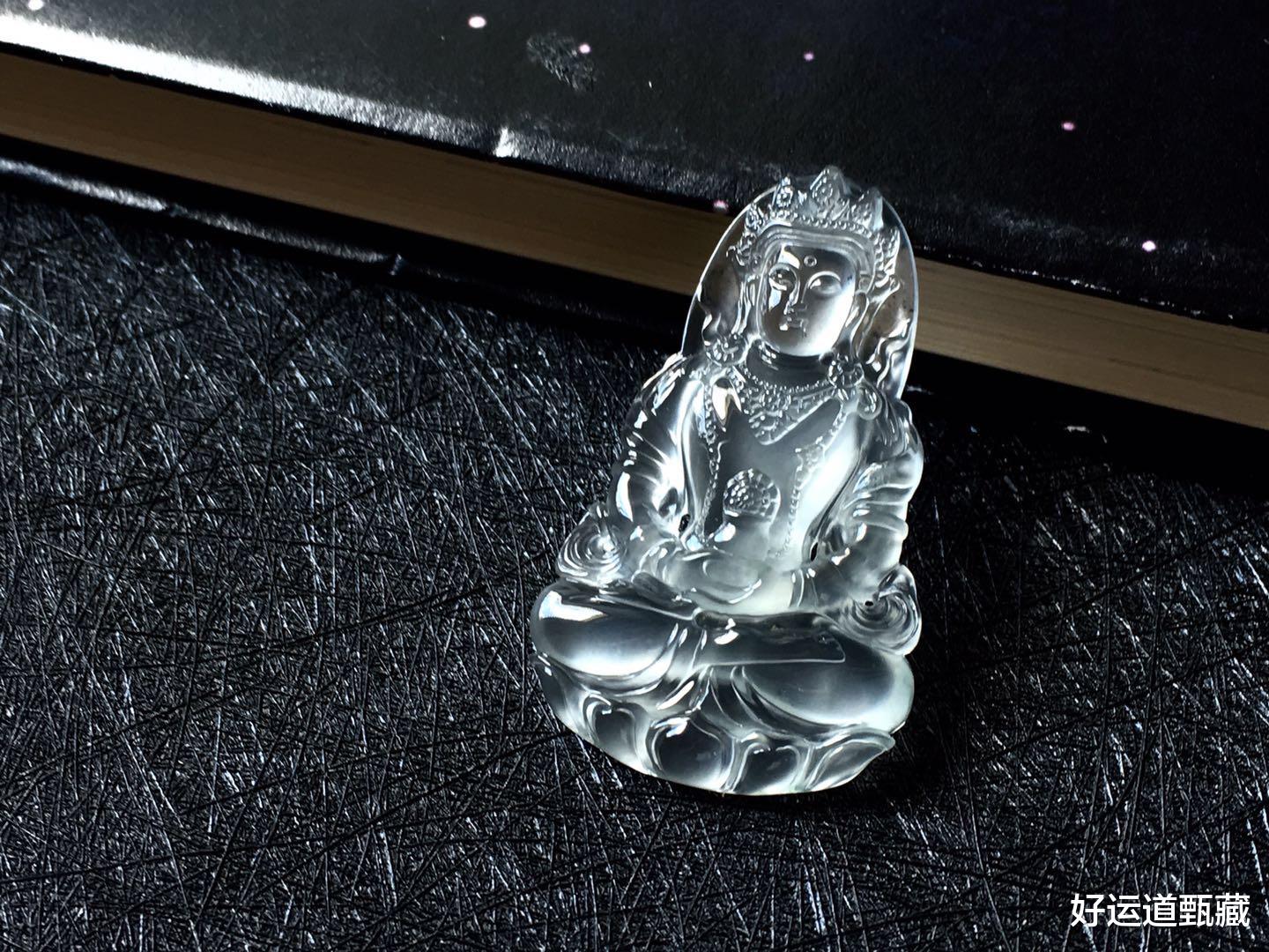 梅花|翡翠里的另类，宛如中国山水泼墨画，乌鸡种翡翠