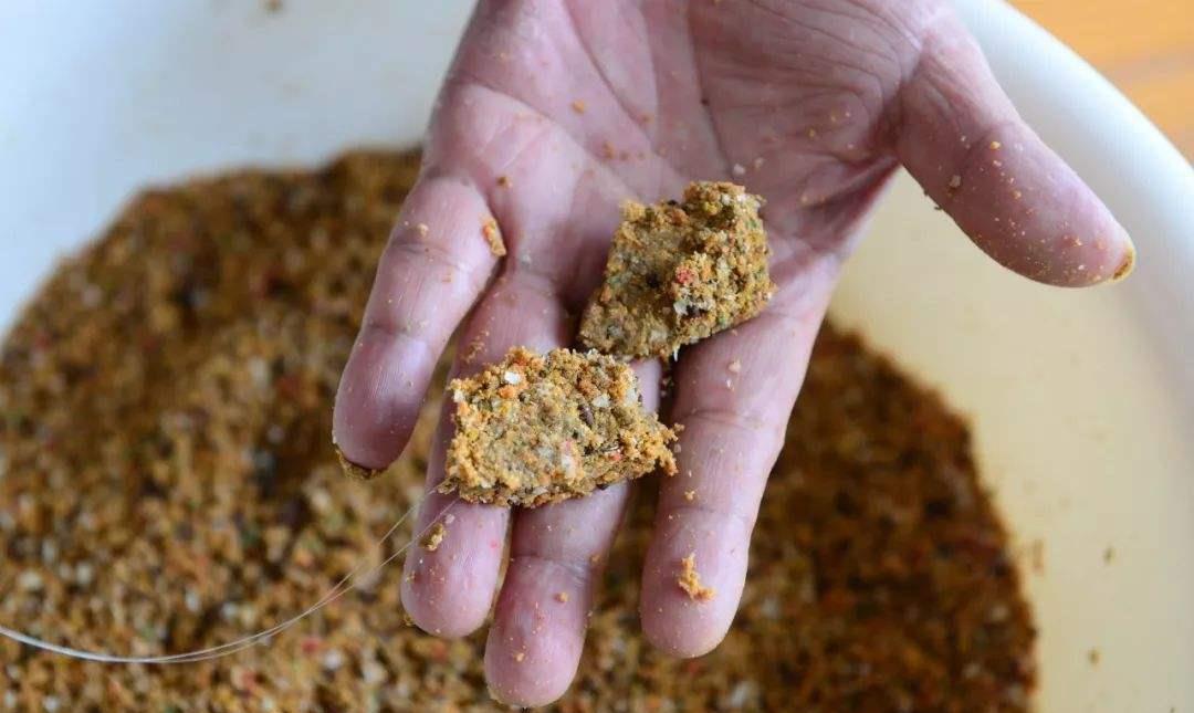 鲫鱼@用商品饵总是钓不到鱼，钓得还不如传统钓多，这些都是问题所在