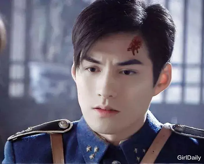 「钟汉良」钟汉良和小16岁谭松韵“官宣恋情”，我却想起当年的绝世白月光……