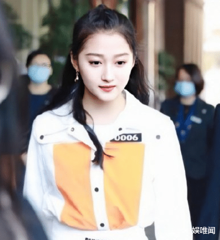 【奔跑吧兄弟】《跑男8》新跑男团迎来首次聚餐，看到两个空座位，被节目组圈粉