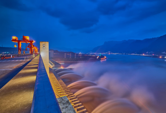 [三峡大坝]中国有两大禁区，一个是三峡大坝，另一个让美国非常好奇
