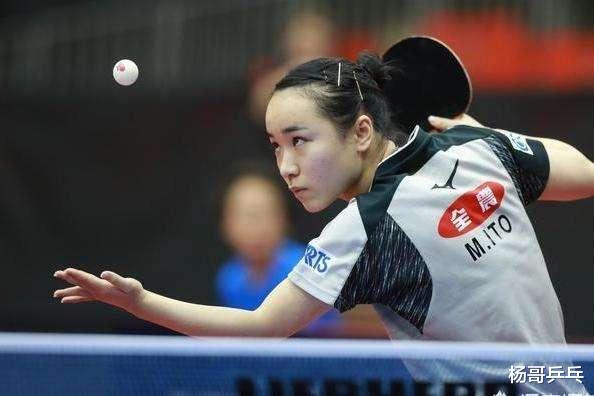 孙颖莎▲她第一次参加世界大赛就在决赛中担任第一单打，刘诗雯送她三个字