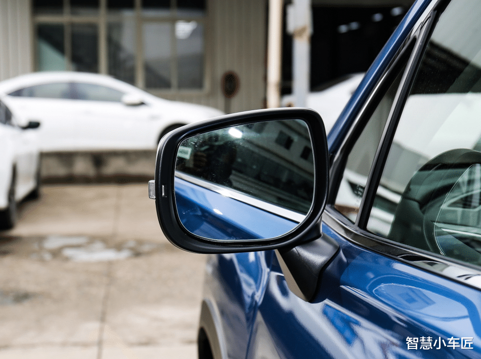 |斯巴鲁的经典之作，长近4米7+油耗6.6L+四驱，配CVT，不是力狮