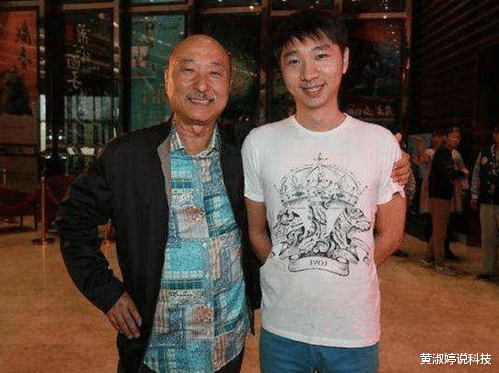 电视剧：陈佩斯儿子卖“天价”口罩，被陈佩斯棍棒暴揍，网友：这回舒服了！
