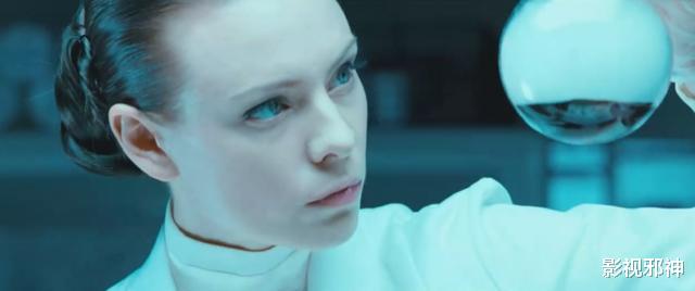 #艾娃#这部关于「臀部」的电影，污到深处有点萌